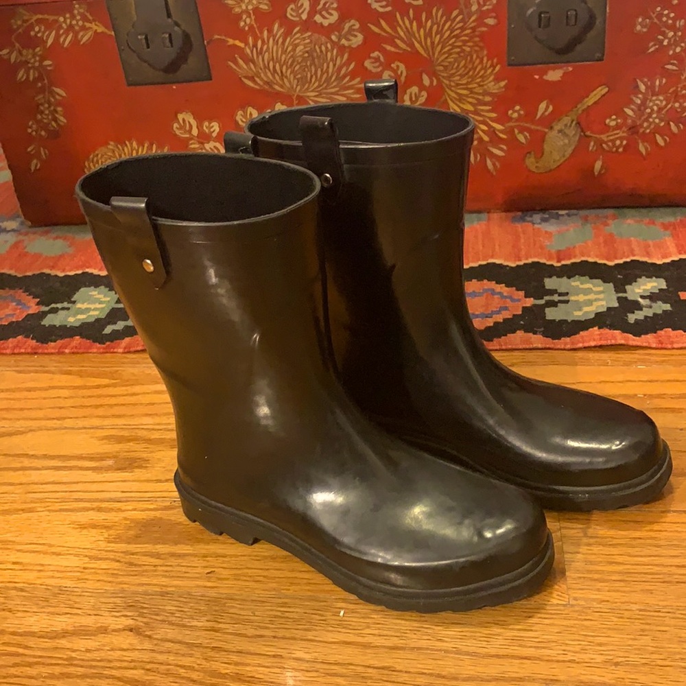 Dirty Laundry black rain boots, size 7
